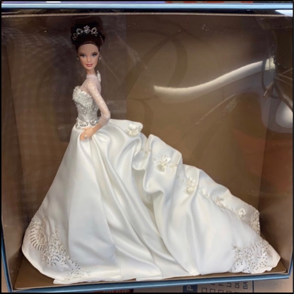 Gold label reem Acra bride Barbie. Only 8,000 total made in great condition NRFP